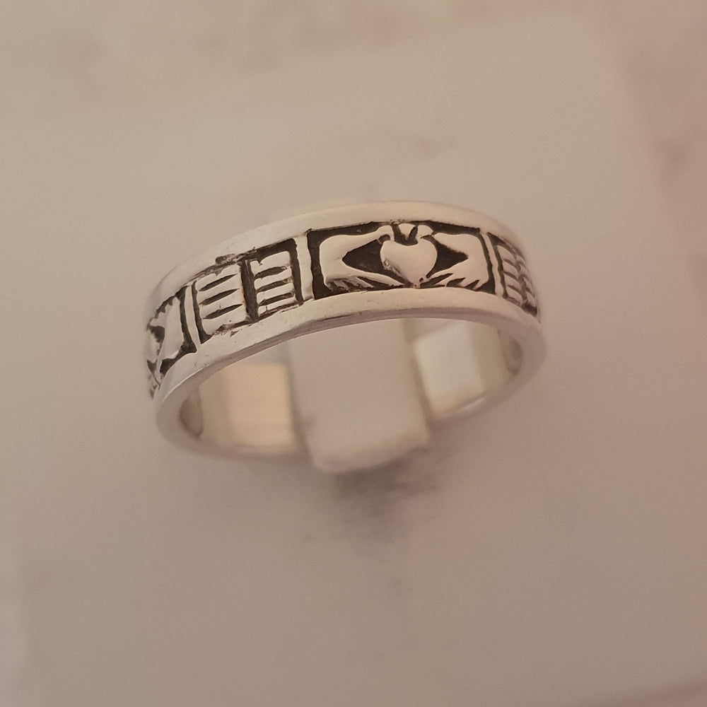 Ladies Claddagh Band
