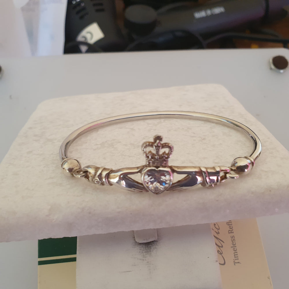 
            
                Load image into Gallery viewer, Claddagh Bangle with CZ
            
        