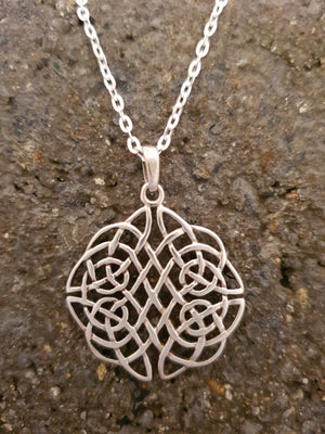 
            
                Load image into Gallery viewer, Celtic knot Pendant
            
        